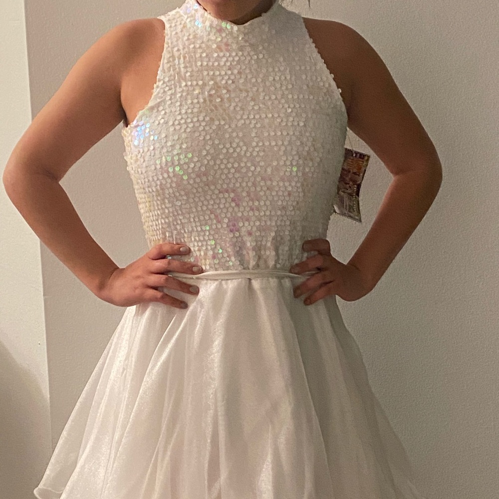 Dress Hollywood babe